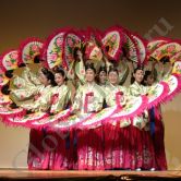 Корейский танцевальный ансамбль на праздник