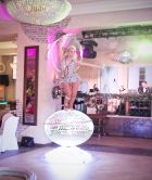 Номер «Девушка в бокале»