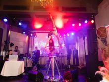 Номер «Девушка в бокале»