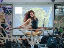 Номер «Девушка в бокале»