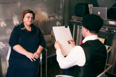 Шаржист на 8 марта