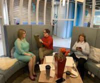 Шаржист на 8 марта